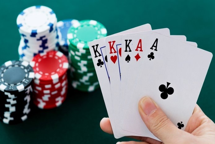 Các Bước trong Một Ván Poker Toàn Diện